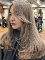 サイン 表参道(SIGN)&nbsp;ミディアムヘアグレージュカラーデザインカラーシルキーベージュ