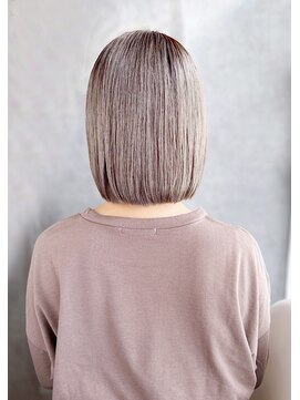 リーニアプラスエヌ(LINHA +n) 20代30代40代　ムダのないクールボブ【長浜】