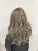 ハイライトベージュロングヘア