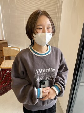 ヘアーアイスカルテット(HAIR ICI QUARTET) ブラックミルクティ透明感グラデーションカラーミニウルフ