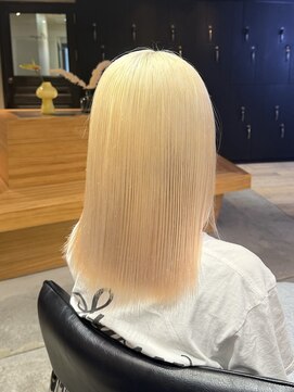 マジコ 原宿(Magico) ブロンド/抜きっぱなしブロンド/ブリーチ/ダブルカラー/ロング