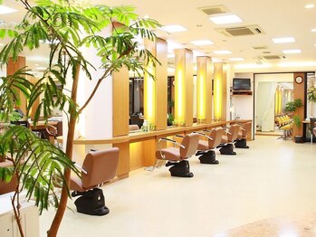 美容室サルビア南町店の写真/くせ毛にお悩みの方必見！サルビア南町店であなたの素敵スタイルを見つけて、毎日をもっと楽しみましょう♪