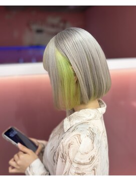 ダズリングディア(Dazzling Deer) グレー/イエロー/インナーカラー/ミディアム/ふんわりミディアム