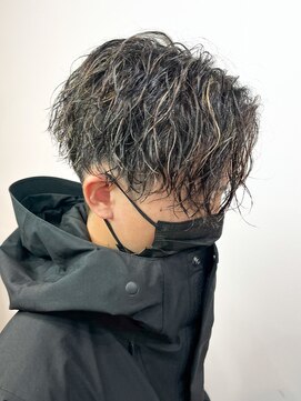 エルマーク 梅田(L-MARK) メッシュハイライトスパイラルパーマツイストパーマツーブロック