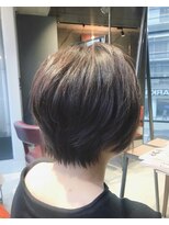 インス(ensue)&nbsp;◇襟足スッキリ丸みショートヘアセピアベージュ◇中島