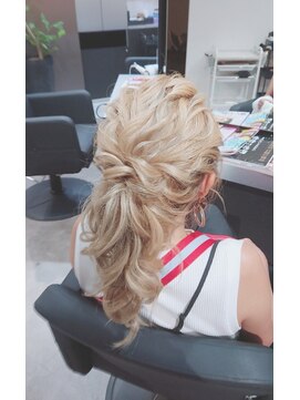 トゥエンティ ファイブ(TWENTY FIVE) ポニーテールアレンジ/名定