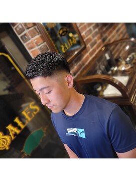 バレス 田町(BALES) [スキンフェード/ツイストスパイラル/田町]