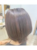 ひし形シルエットの前下がりボブ グレーヘア_オーガニックカラー