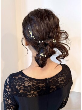 マリン(Marine) 20代30代お呼ばれパーティーヘア金箔アレンジ