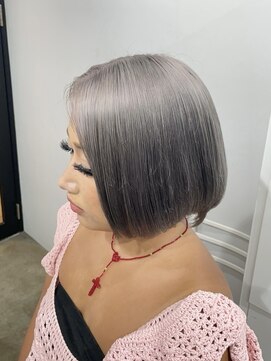 リグ 横浜(Lig.) ホワイトシルバーグレージュブリーチ＆ダブルカラーミニマルボブ