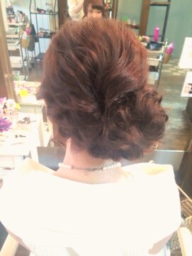 ヘアメイクサロンシャルメ(Hair Make Salon CHARMER) ふんわり女子力サイドシニヨン