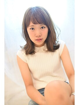 リタ(Lita) 小顔ロブ×毛先重めのレイヤー×モードネイビーで秋の透明感