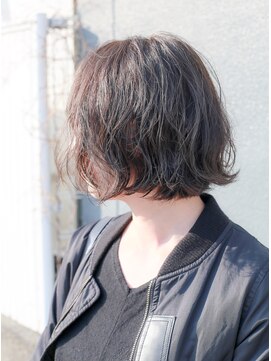 ホワイトルーム(White Room) ブルーアッシュ＋切りっぱなしボブ