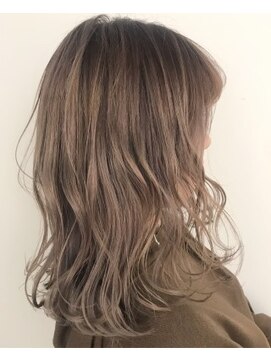 ジーナ(XENA) ブロンドベージュ