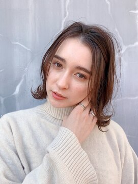 バズ(BUZZ) センターパートが可愛いレイヤーボブ