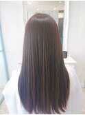 真っ黒じゃないほんのり明るいアッシュ系カラー