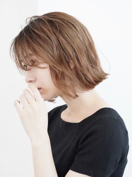 サンク 原宿 表参道(cinq) 耳かけボブ ウェーブパーマ フォギーベージュ 夏イメチェン