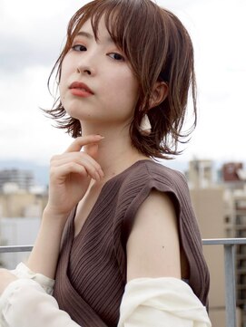 アトリエ フェム(atelier.fem) atelier.fem　大人女性を演出するゆるやかな外はねミディ