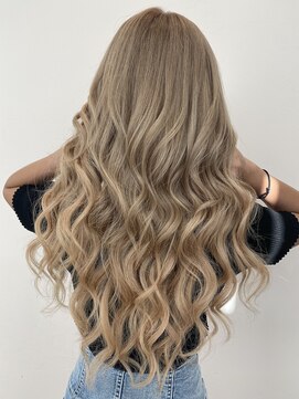 ローレン(Rollen) RolleNが作るホワイトミルクティー×シールエクステ