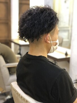 カリーナ(Carina) 〈キシタクヘアー〉フェード×ツイスパ