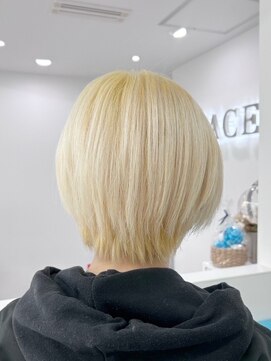 テイス 新宿(TACE) ブロンドショート[ネビージュ/黒髪/小顔/新宿]