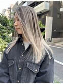 夏のトレンド外国人風バレイヤージュとホワイトベージュのロング