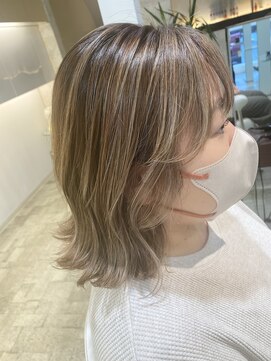 プレフェレプレフェ(prefere prefe) 白髪ぼかしハイライト×くびれミディアム