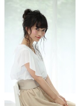 アース コアフュールボーテ 上越店(EARTH coiffure beaute) ウェットな質感とゆるさを出したお団子アレンジ【上越】