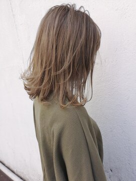 ヘアーメイクオズ(hair make O/S) ミルクティーベージュ×フェザーミディ