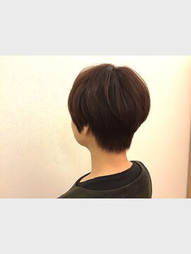 ヒカ ヘアーデザイン(Hika hair design) エッジ大人ショート