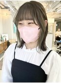 オリーブグレージュのイヤリングカラー