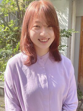 ラミエバイメルト 下北沢(lamie by melt) 毛利/ミディアム外はね レイヤー ペールオレンジ ピンクカラー