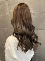 ディスコネクト(DISCO-N-NECT)&nbsp;アッシュベージュ　ハイライト　艶感　20代30代　ロング　カール