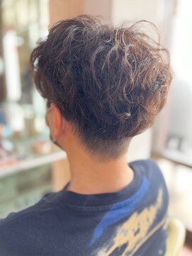 アークスヘアー センターパートニュアンスパーマワンカールパーマツーブロック