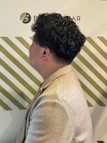 バーバーバー アカバネ(BARBER-BAR AKABANE)&nbsp;ダンディな黒髪ショートヘアハードパーマ×アップバング#3