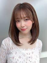 ミディアムレイヤーカット小顔ひし形ワンカールメルティカラー