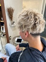 ヘアメイク リヴ(Hair Make Liv) ハイトーン×刈り上げショート