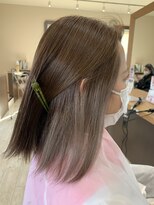 リアン(Lien)&nbsp;インナーカラー グレージュ×くすみアッシュグレージュ/肩下ボブ