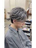 ホワイト　シルバーアッシュ　バレイヤージュ　フェザーショート
