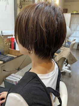リッカヘアデザイン(lycka hair design)の写真/【茨木市駅3分】落ち着いて過ごせる少人数制のマンツーマンsalon◎シルエットは美しく、朝のセットも楽に♪