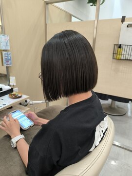 アドラーブル 長岡リバーサイド千秋店(adorable) 20代30代40代前下がりストレート小顔補正立体カット
