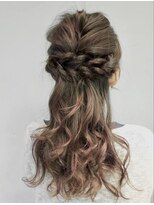 セブンフィズ(SEVEN fizz)&nbsp;編み込みがアクセントのハーフアップ