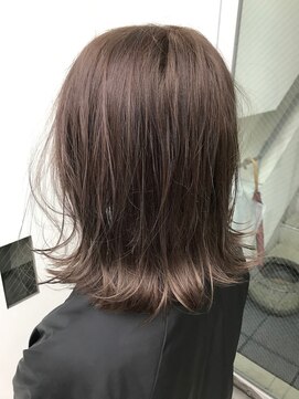 コロル(Color) 【Color/コロル】外ハネ×グレージュ