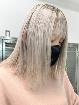 ウィコ 新宿(WICO) シルキーホワイト[新宿駅/フェミニン/モード/ダークアッシュ]