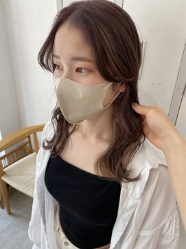 ヘアデザイン ソラ(Sola) ピンクシルバーカラー×センターパートロングウェーブ