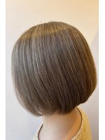 ラシェンテ 旧居留地(La Sente)&nbsp;ハイライトを重ねた脱白髪染めカラーの定番