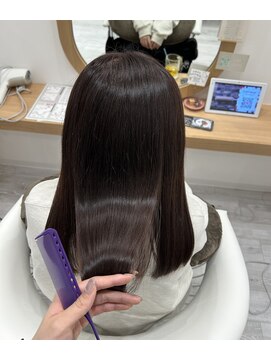 アドラーブル ココロ 新潟(adorable CoCoLo) 髪質改善トリートメントで艶サラ美髪へ