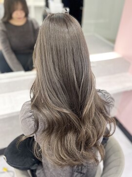 ジーナ 名駅(XENA.) 《Rena》透明感オリーブグレージュ