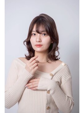 ルフュージュ バイ プロデュース 相模大野店(Refuge by Produce) 外ハネミディアム/ココアブラウン/バタフライカット