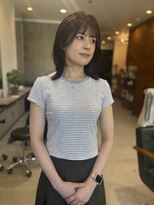 イル(ill)&nbsp;ミディアム コテ巻き くびれヘア 大須